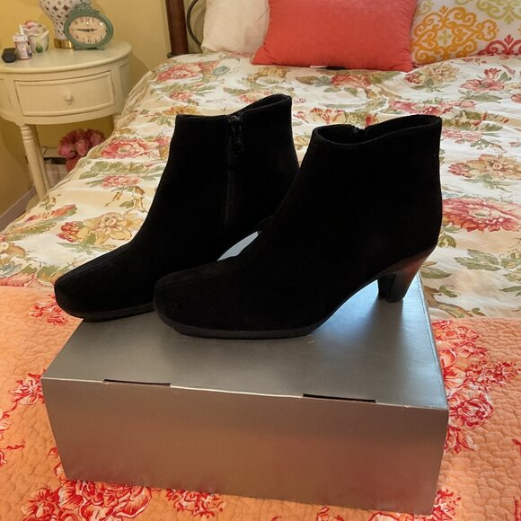 La Canadienne Boots - Picture 1 of 3